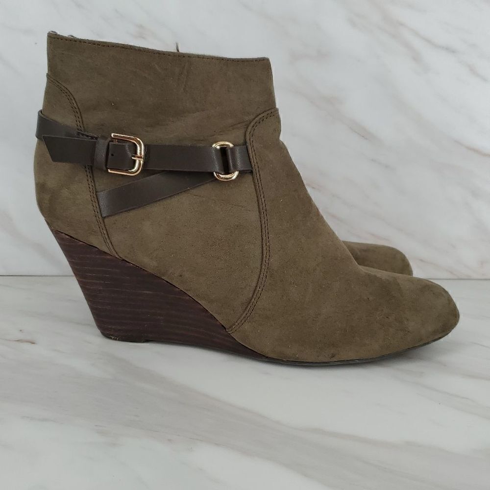 Report Women's Stitch Fix Galiana Buckle Wedge Bootie Size 8.5 Green